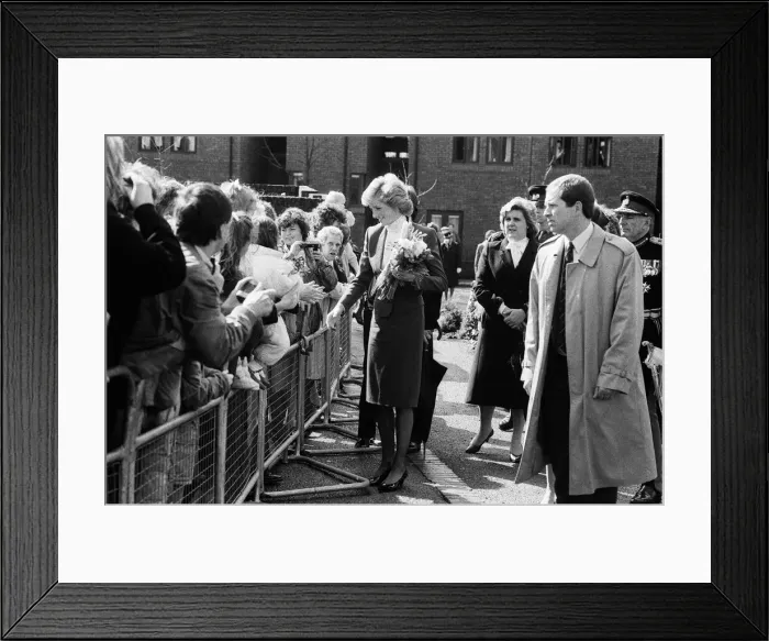 Framed Print : Princess Diana visiting the Boyd Court Guinness Trust Housing Estate, Bracknell Framed Print : Princess Diana visiting the Boyd Court Guinness Trust Housing Estate, Bracknell