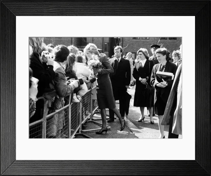 Framed Print : Princess Diana visiting the Boyd Court Guinness Trust Housing Estate, Bracknell Framed Print : Princess Diana visiting the Boyd Court Guinness Trust Housing Estate, Bracknell