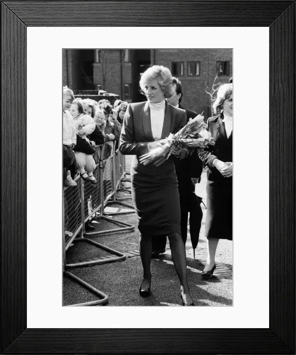 Framed Print : Princess Diana visiting the Boyd Court Guinness Trust Housing Estate, Bracknell Framed Print : Princess Diana visiting the Boyd Court Guinness Trust Housing Estate, Bracknell