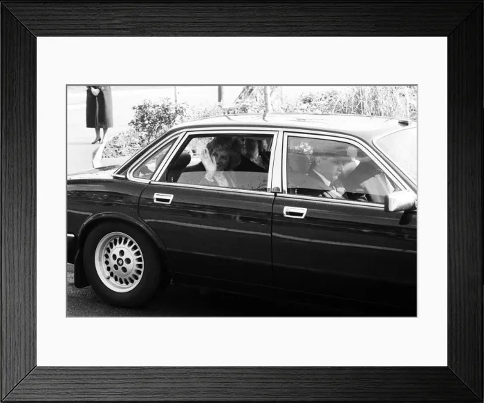 Framed Print : Princess Diana visiting the Boyd Court Guinness Trust Housing Estate, Bracknell Framed Print : Princess Diana visiting the Boyd Court Guinness Trust Housing Estate, Bracknell