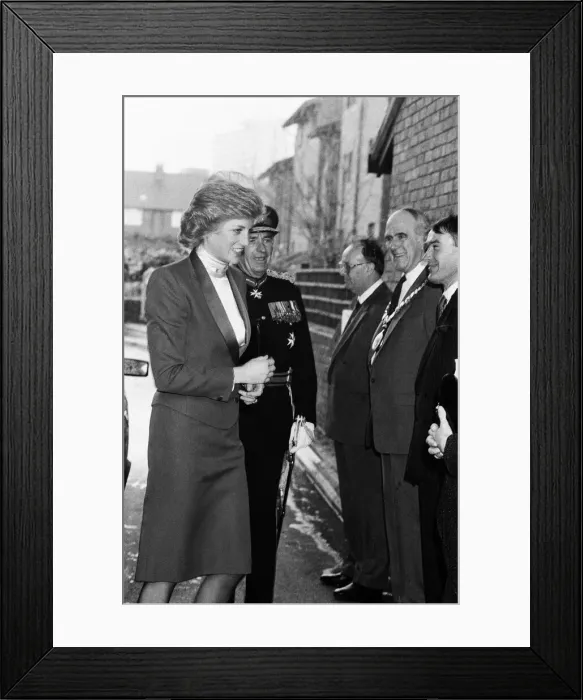 Framed Print : Princess Diana visiting the Boyd Court Guinness Trust Housing Estate, Bracknell Framed Print : Princess Diana visiting the Boyd Court Guinness Trust Housing Estate, Bracknell