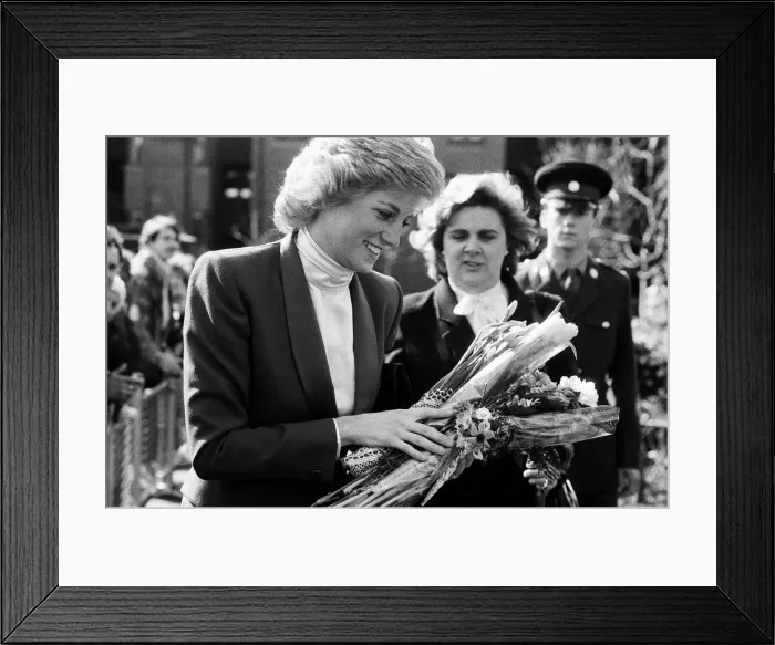 Framed Print : Princess Diana visiting the Boyd Court Guinness Trust Housing Estate, Bracknell Framed Print : Princess Diana visiting the Boyd Court Guinness Trust Housing Estate, Bracknell