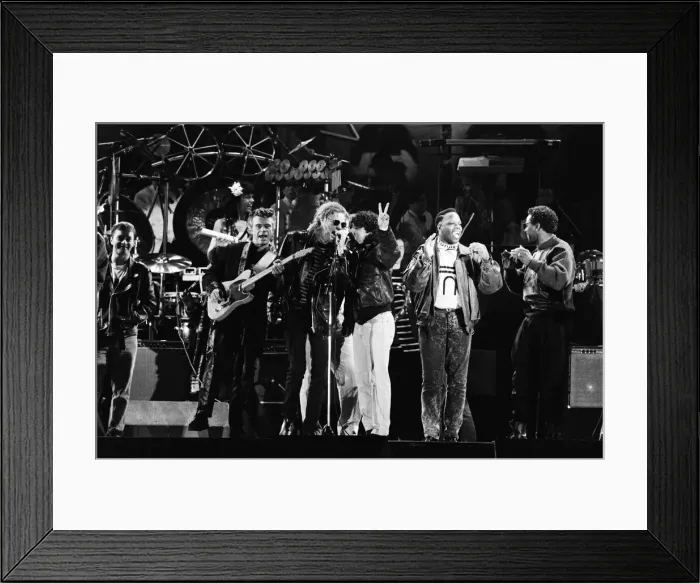 Framed Print : John Lennon Memorial Concert held at Pier Head, Liverpool. Hall and Oates perform