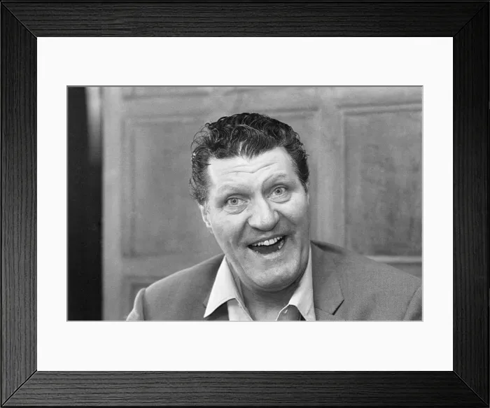 Framed Print : Tommy Cooper seen here in the bar of The New Theatre, Oxford. 22nd March 1972