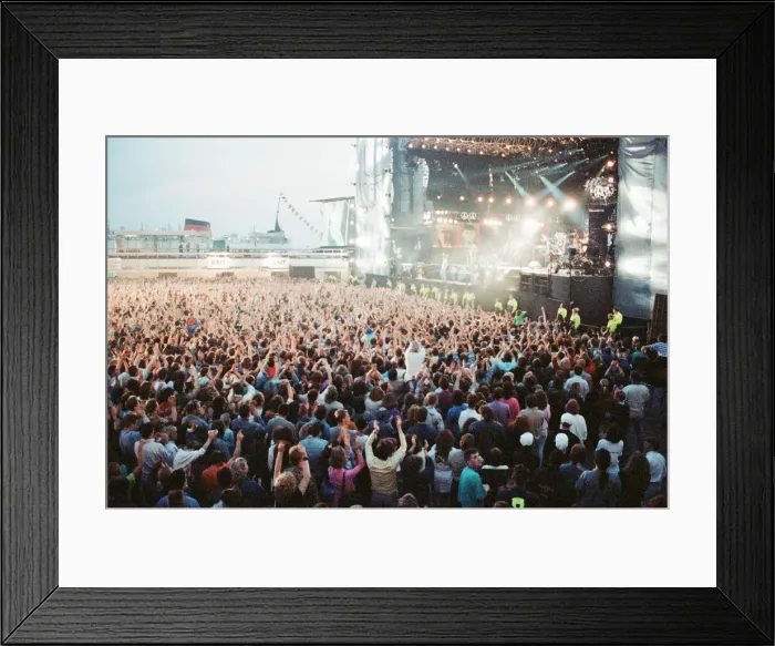 Framed Print : John Lennon Scholarship Concert held at Pier Head, Liverpool. Saturday 5th May 1990