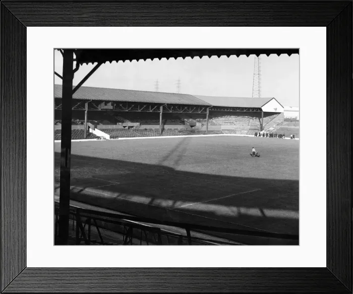 Framed Print : The Hawthorns, the home of West Bromwich Albion F. C. West Midlands, circa 1950 Framed Print : The Hawthorns, the home of West Bromwich Albion F. C. West Midlands, circa 1950