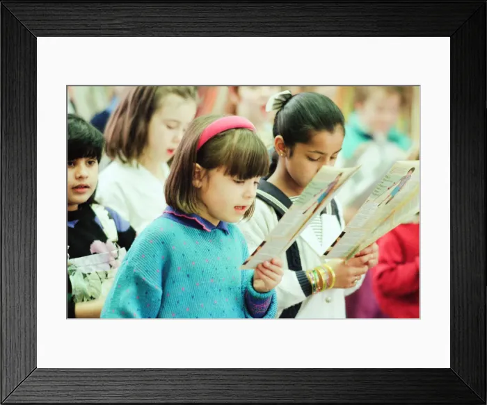 Framed Print : Children from Abingdon Junior School caused quite a stir when they sang Christmas Carols Framed Print : Children from Abingdon Junior School caused quite a stir when they sang Christmas Carols