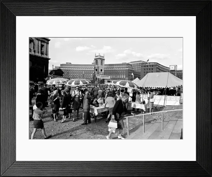 Framed Print : Festival of London. General Scenes in and around the Barbecue at the festival of London Framed Print : Festival of London. General Scenes in and around the Barbecue at the festival of London
