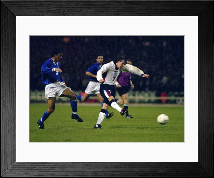 Framed Print : International Football World Cup Qualifier at Wembley England v Italy February 1997 Framed Print : International Football World Cup Qualifier at Wembley England v Italy February 1997