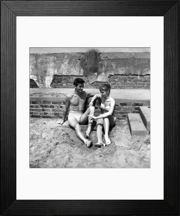 Framed Print : Lunch hour at the Oasis Lido in Central London. Where Keith Baxter Framed Print : Lunch hour at the Oasis Lido in Central London. Where Keith Baxter