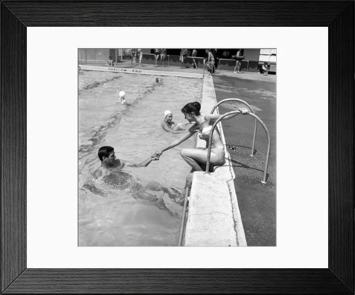Framed Print : Lunch hour at the Oasis Lido in Central London. Where Keith Baxter Framed Print : Lunch hour at the Oasis Lido in Central London. Where Keith Baxter