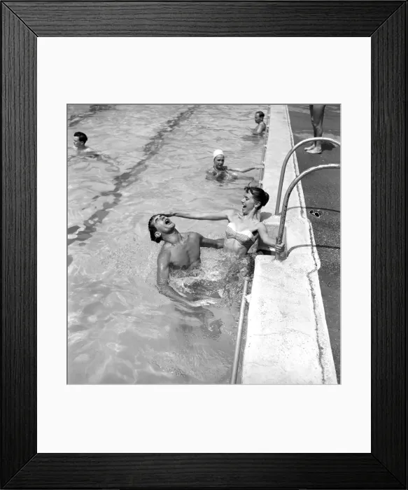 Framed Print : Lunch hour at the Oasis Lido in Central London. Where Keith Baxter Framed Print : Lunch hour at the Oasis Lido in Central London. Where Keith Baxter