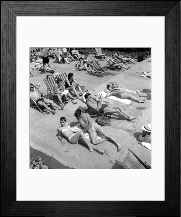 Framed Print : Lunch hour at the Oasis Lido in Central London. Where Keith Baxter Framed Print : Lunch hour at the Oasis Lido in Central London. Where Keith Baxter