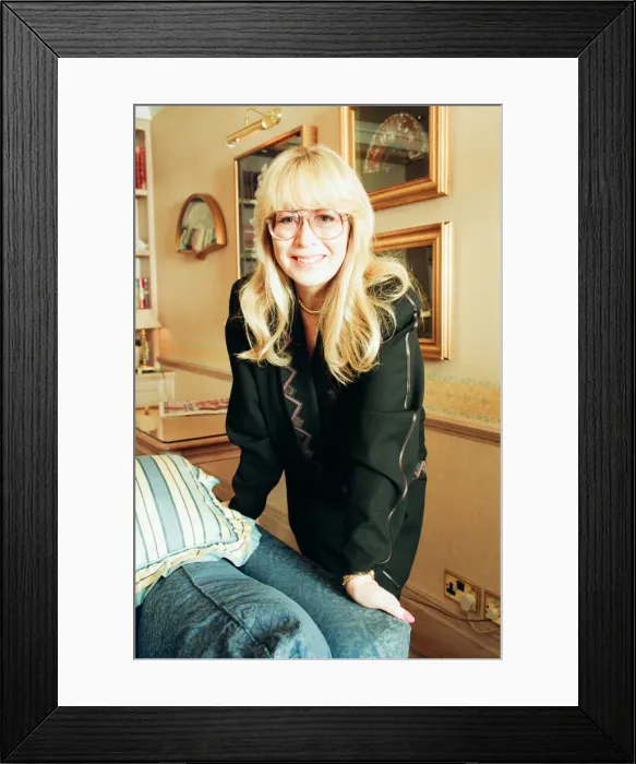 Framed Print : Cynthia Lennon, poses for photographs, London, 14th February 1995