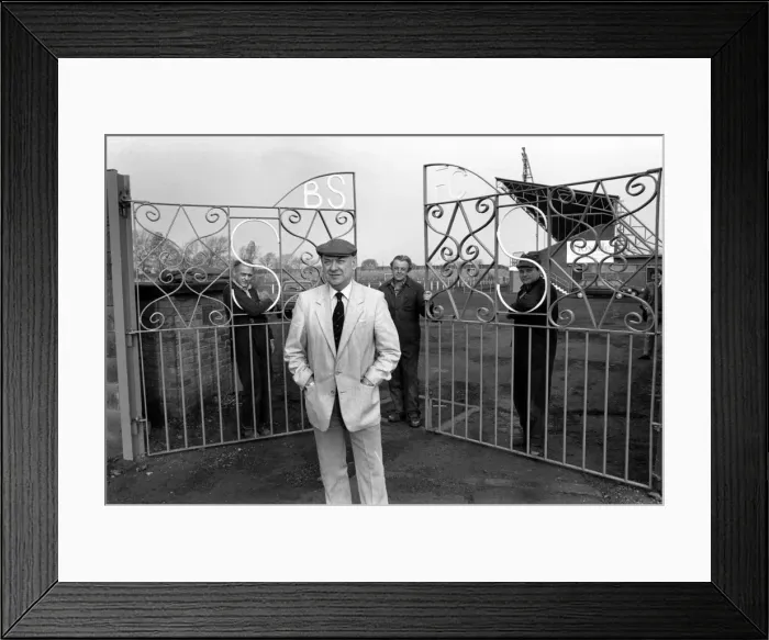 Framed Print : Billingham Synthonia new gates, 26th January 1989. The Billingham Synthonia sports club