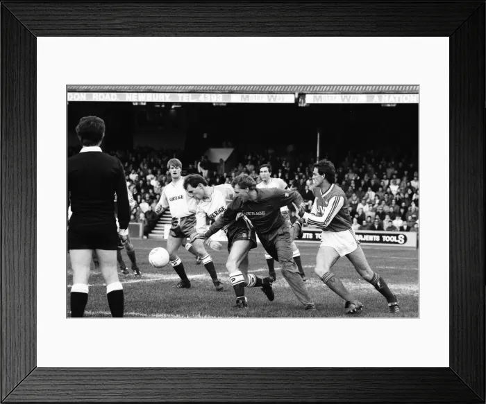 Framed Print : Reading 1-3 Arsenal, FA Cup third round match at Elm Park, Saturday 10th January 1987 Framed Print : Reading 1-3 Arsenal, FA Cup third round match at Elm Park, Saturday 10th January 1987
