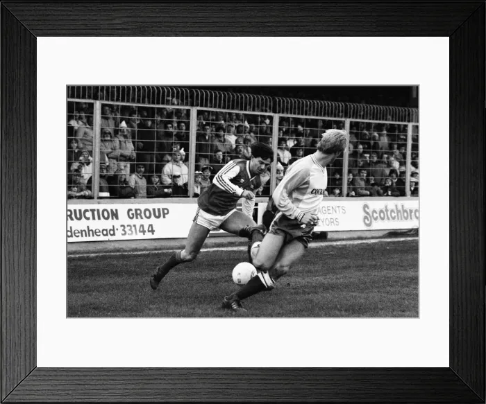 Framed Print : Reading 1-3 Arsenal, FA Cup third round match at Elm Park, Saturday 10th January 1987