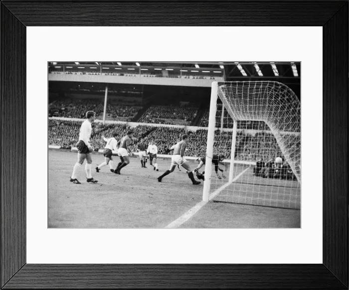 Framed Print : International Friendly match at Wembley Stadium. England 2 v Yugoslavia 0 Framed Print : International Friendly match at Wembley Stadium. England 2 v Yugoslavia 0