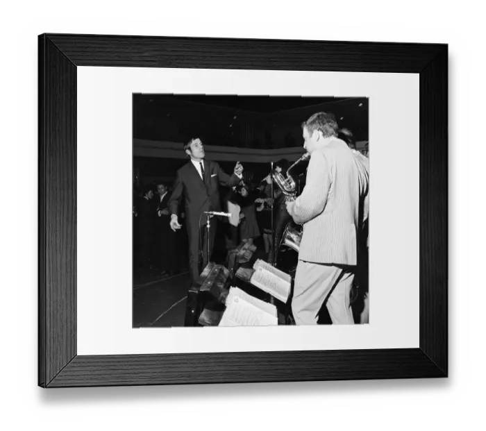Framed Print : The George Bradley Band, performing at the Top Rank Suite, Reading, Berkshire Framed Print : The George Bradley Band, performing at the Top Rank Suite, Reading, Berkshire