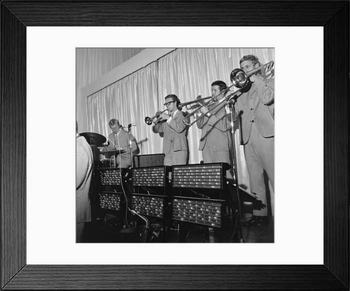 Framed Print : The George Bradley Band, performing at the Top Rank Suite, Reading, Berkshire Framed Print : The George Bradley Band, performing at the Top Rank Suite, Reading, Berkshire