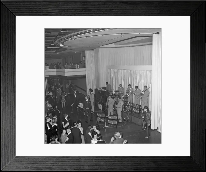 Framed Print : The George Bradley Band, performing at the Top Rank Suite, Reading, Berkshire Framed Print : The George Bradley Band, performing at the Top Rank Suite, Reading, Berkshire