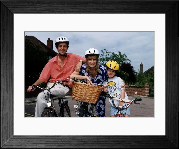 Framed Print : John Stapleton Broadcaster and his wife Lynne Faulds Wood Framed Print : John Stapleton Broadcaster and his wife Lynne Faulds Wood
