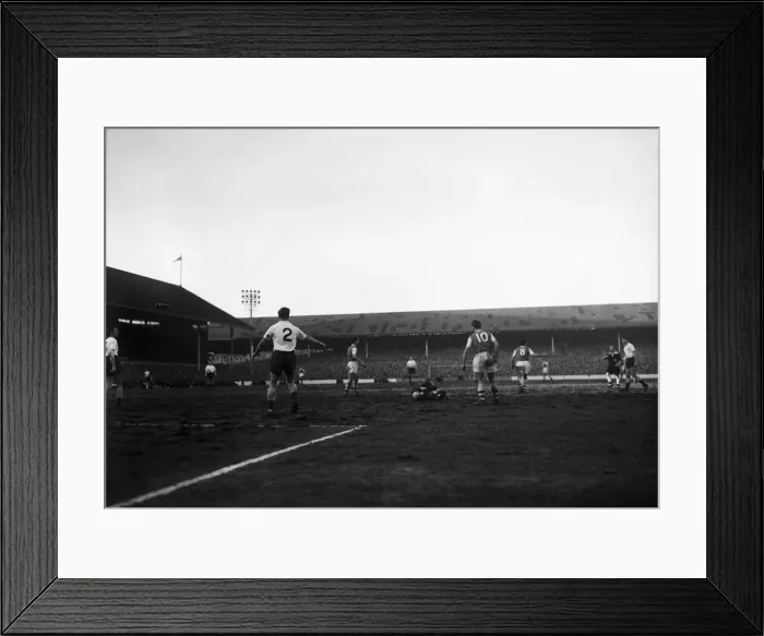 Framed Print : Tottenham 1-4 Arsenal, League Division One match at White Hart Lane