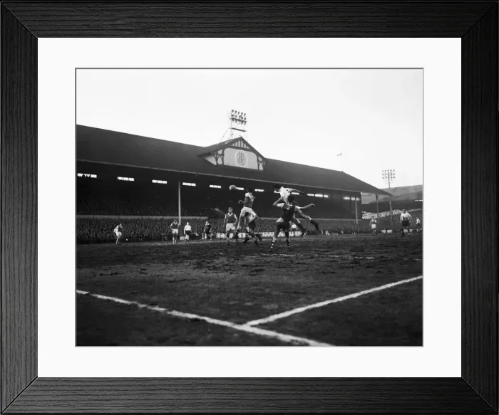 Framed Print : Tottenham 1-4 Arsenal, League Division One match at White Hart Lane Framed Print : Tottenham 1-4 Arsenal, League Division One match at White Hart Lane