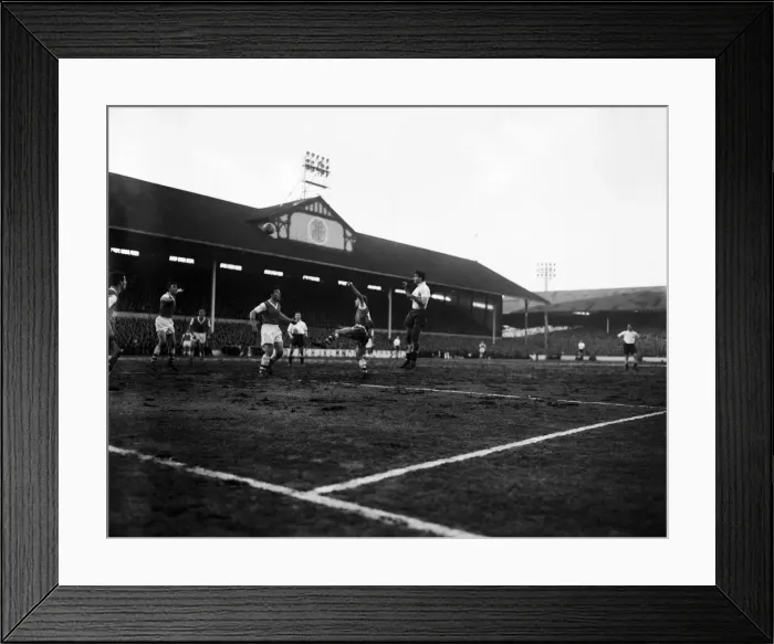 Framed Print : Tottenham 1-4 Arsenal, League Division One match at White Hart Lane