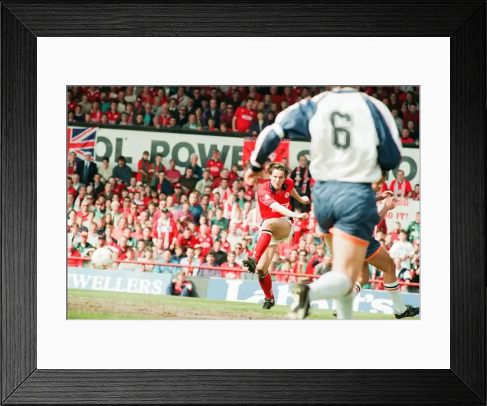 Framed Print : Middlesbrough 2-1 Luton Town, League Division One match at Ayresome Park Framed Print : Middlesbrough 2-1 Luton Town, League Division One match at Ayresome Park