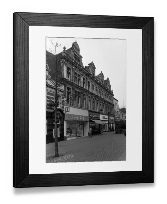 Framed Print : Linthorpe Road, Middlesbrough. 7th April 1988 Framed Print : Linthorpe Road, Middlesbrough. 7th April 1988