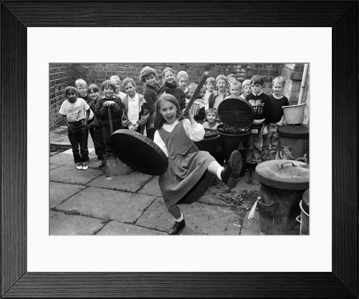 Framed Print : Seven-year old Danielle, who is helping to turn a backyard eyesore Framed Print : Seven-year old Danielle, who is helping to turn a backyard eyesore