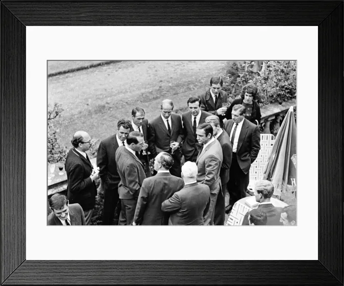 Framed Print : England footballers and manager Alf Ramsey meeting actor Sean Connery during the visit Framed Print : England footballers and manager Alf Ramsey meeting actor Sean Connery during the visit