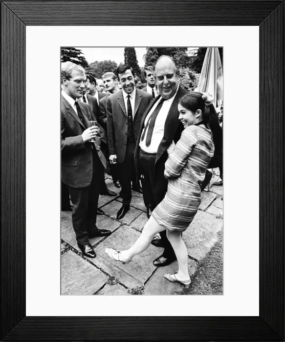 Framed Print : England footballers Ron Flowers and Gordon Banks with actress Vivienne Ventura during Framed Print : England footballers Ron Flowers and Gordon Banks with actress Vivienne Ventura during