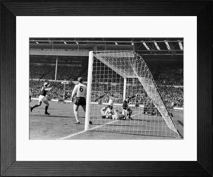 Framed Print : British Home Championship match at Wembley Stadium. England 2 v Scotland 2 Framed Print : British Home Championship match at Wembley Stadium. England 2 v Scotland 2