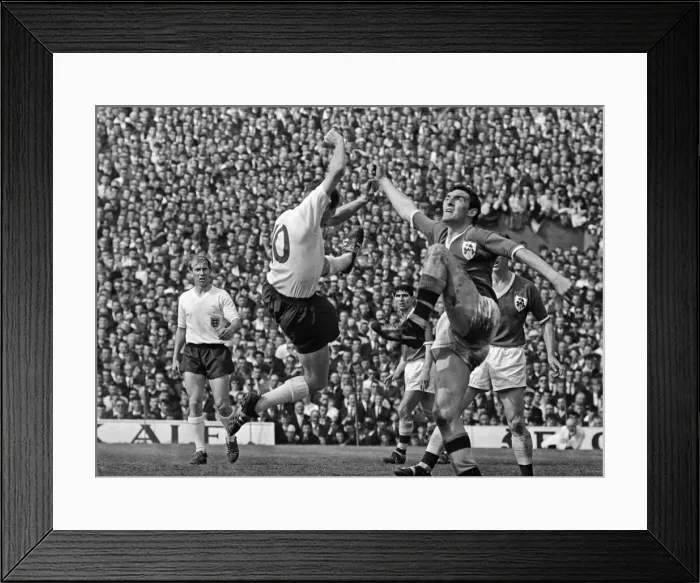Framed Print : Republic of Ireland v England international match at Dalymount Park, Dublin Framed Print : Republic of Ireland v England international match at Dalymount Park, Dublin