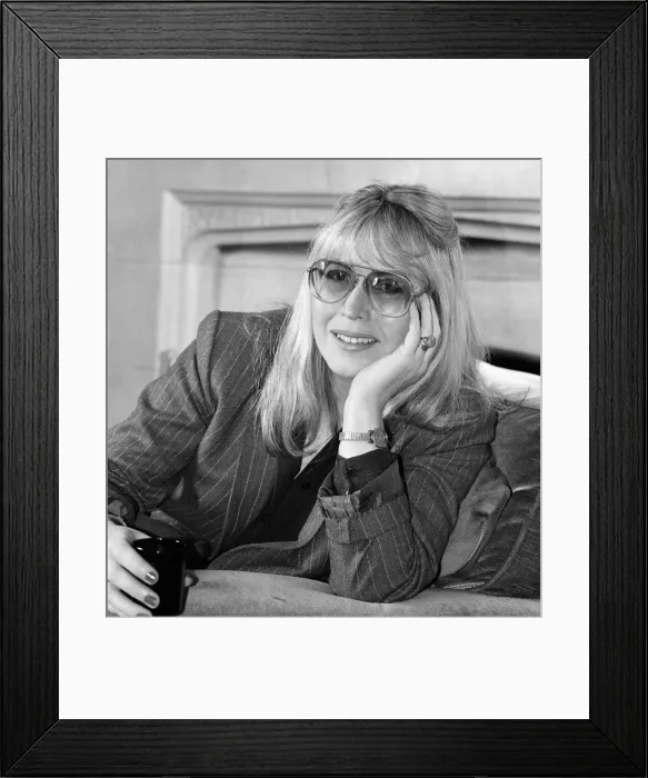 Framed Print : Cynthia Lennon, poses for photographs, 10th November 1984 Framed Print : Cynthia Lennon, poses for photographs, 10th November 1984