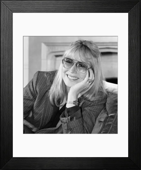 Framed Print : Cynthia Lennon, poses for photographs, 10th November 1984 Framed Print : Cynthia Lennon, poses for photographs, 10th November 1984