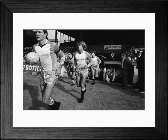 Framed Print : Newport 0-2 Reading, Division Three league match at Rodney Parade Framed Print : Newport 0-2 Reading, Division Three league match at Rodney Parade