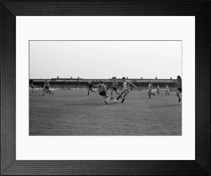 Framed Print : Newport 0-2 Reading, Division Three league match at Rodney Parade