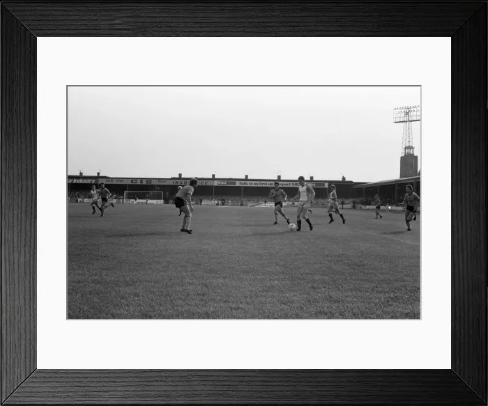 Framed Print : Newport 0-2 Reading, Division Three league match at Rodney Parade Framed Print : Newport 0-2 Reading, Division Three league match at Rodney Parade