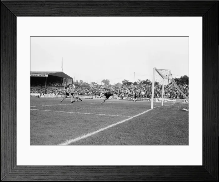 Framed Print : Newport 0-2 Reading, Division Three league match at Rodney Parade