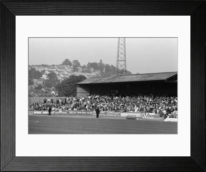 Framed Print : Newport 0-2 Reading, Division Three league match at Rodney Parade
