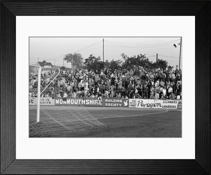 Framed Print : Newport 0-2 Reading, Division Three league match at Rodney Parade