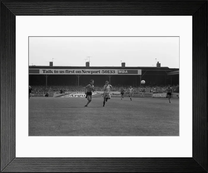 Framed Print : Newport 0-2 Reading, Division Three league match at Rodney Parade