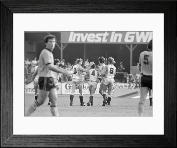 Framed Print : Newport 0-2 Reading, Division Three league match at Rodney Parade Framed Print : Newport 0-2 Reading, Division Three league match at Rodney Parade