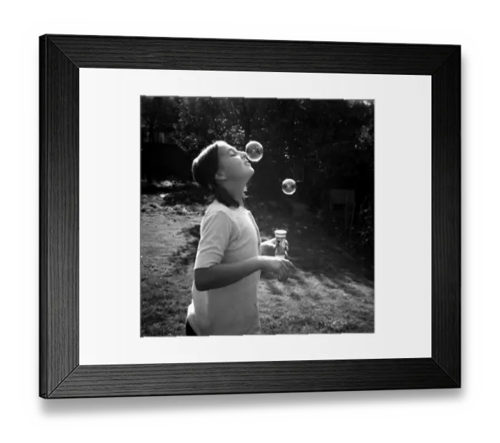 Framed Print : Catherine Spooner, eleven year daughter of Daily Mirror staff photographer Doreen Spooner