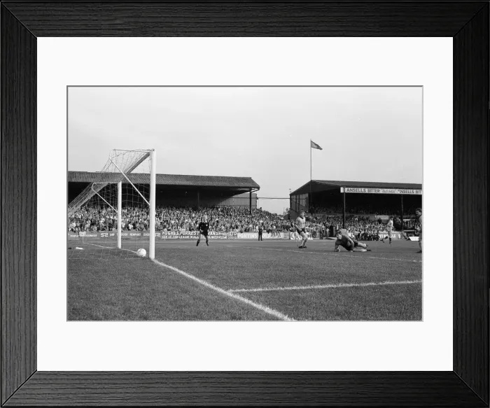 Framed Print : Newport 0-2 Reading, Division Three league match at Rodney Parade