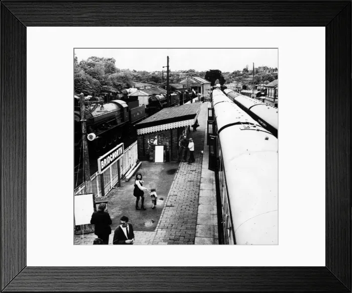 Framed Print : A busy scene at Bridgnorth Station, headquarters of the Severn Valley Railway, Shropshire