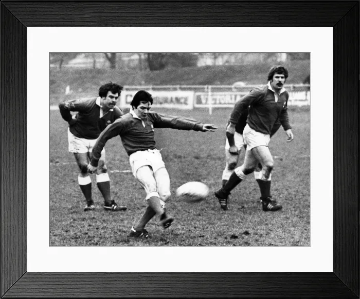 Framed Print : Kevin Thomas, Lanelli RFU Player, kicks a penalty goal to put them in the lead